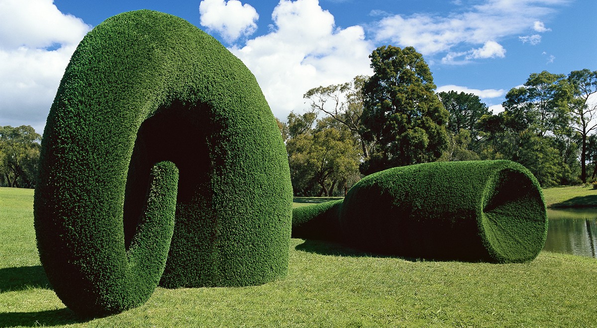 Synthetic grass sculpture 